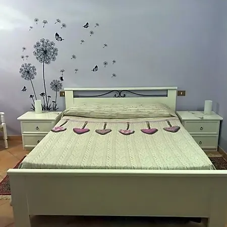 Il Casale Di Lavinia Bed and Breakfast 4*