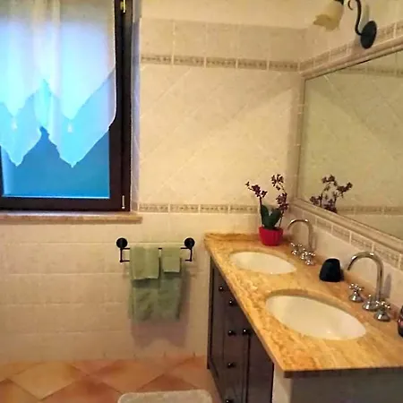 Bed and Breakfast Il Casale Di Lavinia 4*